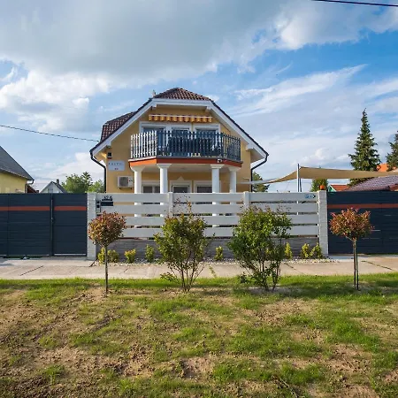Dom wakacyjny Luxvil Balaton Private Pool