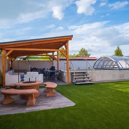 Luxvil Balaton Private Pool